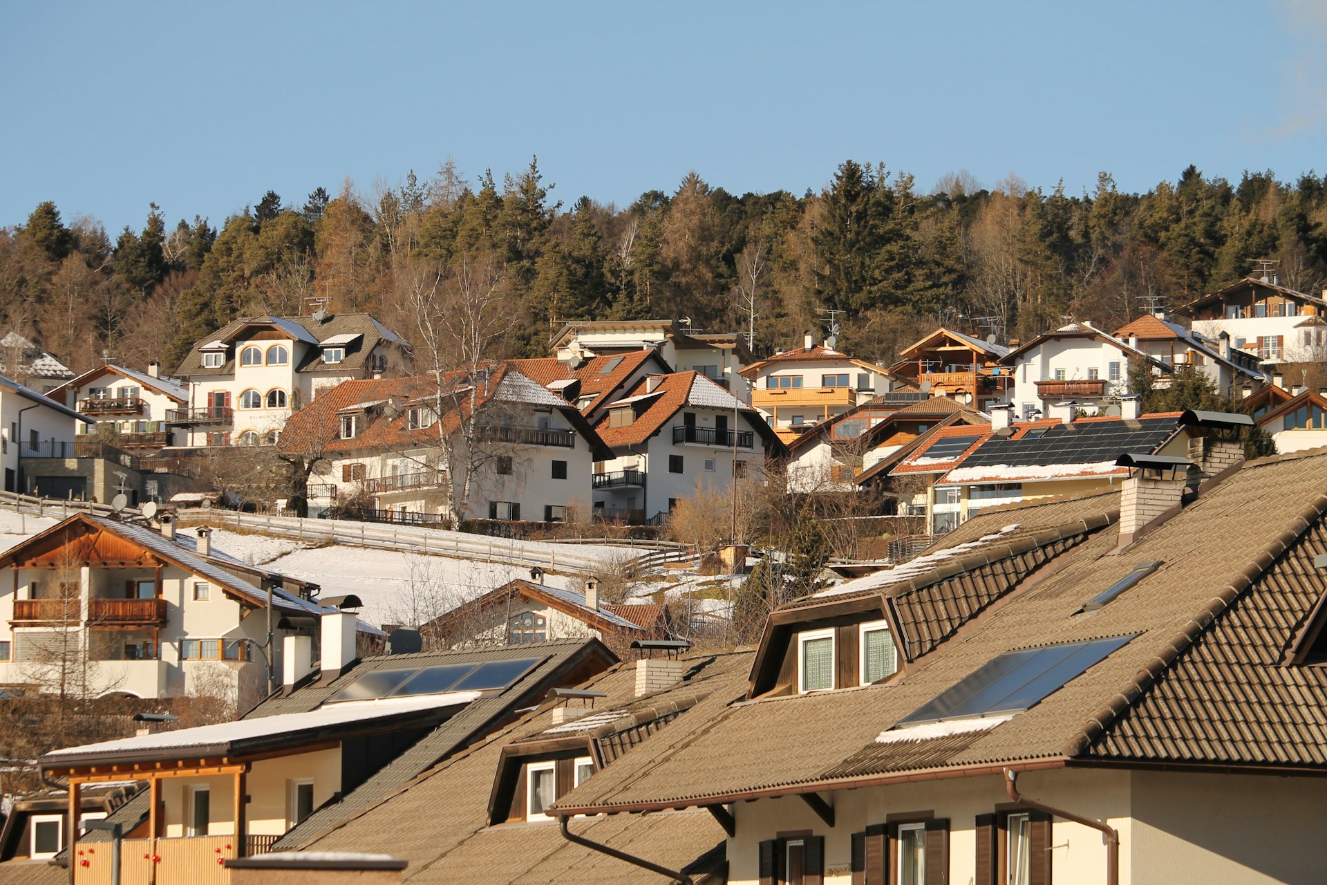 How Co-Housing Communities Enable Sustainable Living: Real-World Models, Benefits, and How to Join
